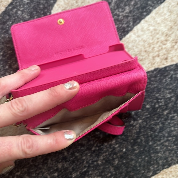 Michael Kors cell phone holder with credit card slots - Picture 6 of 14